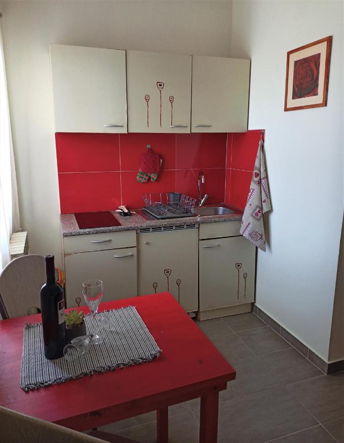 Cozy Apartment In The City Center Pula Exterior photo