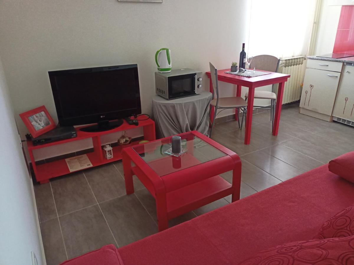 Cozy Apartment In The City Center Pula Exterior photo