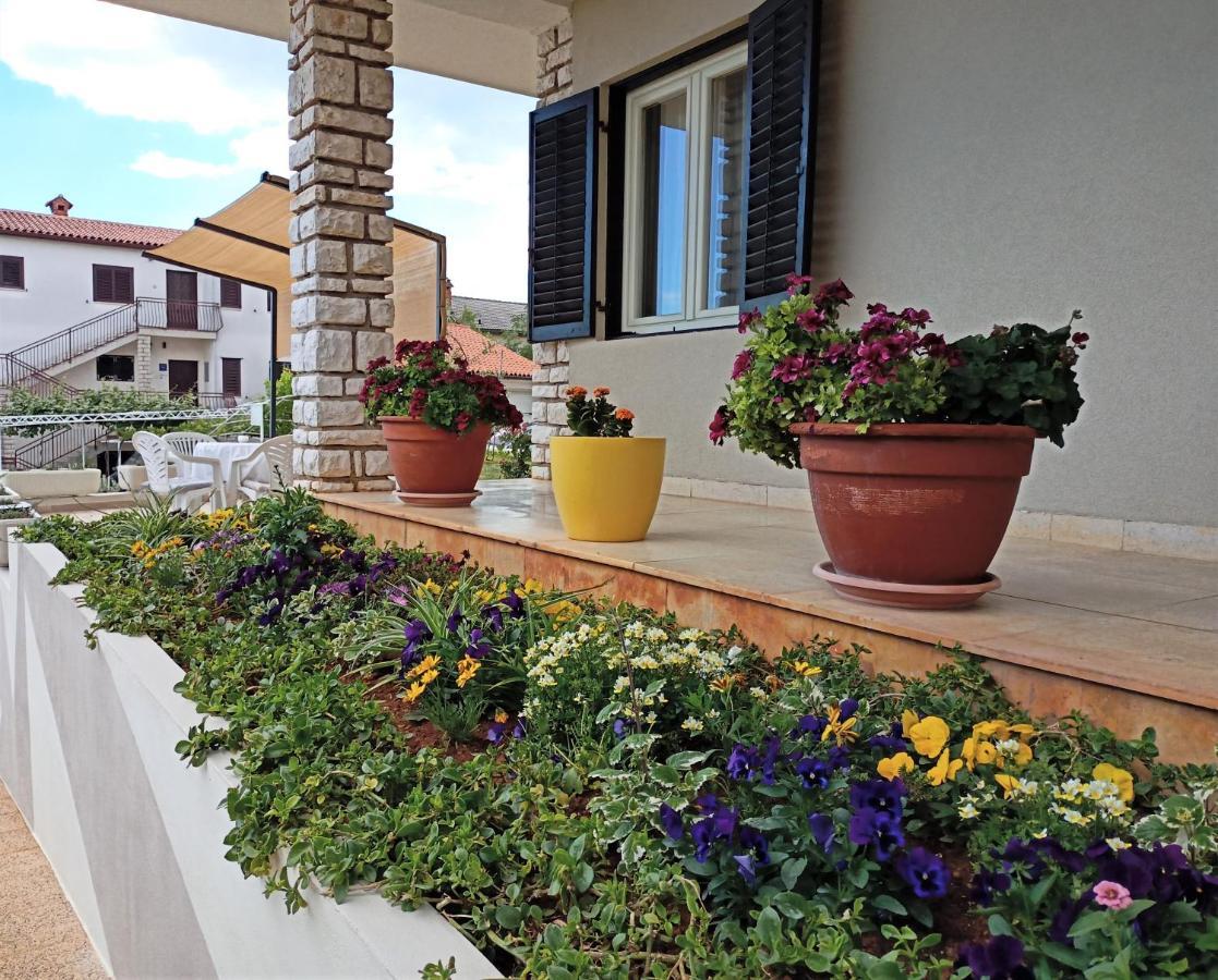 Cozy Apartment In The City Center Pula Exterior photo