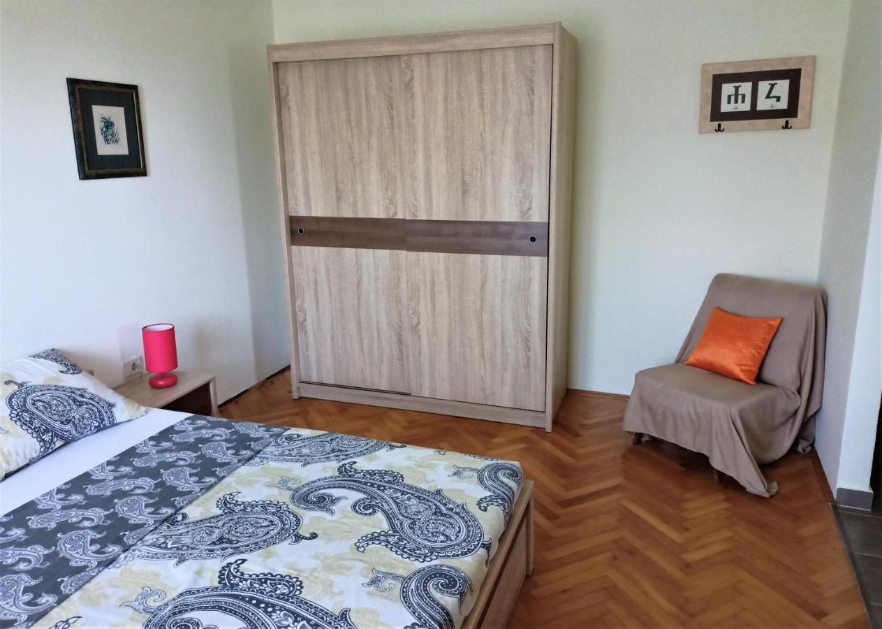 Cozy Apartment In The City Center Pula Exterior photo