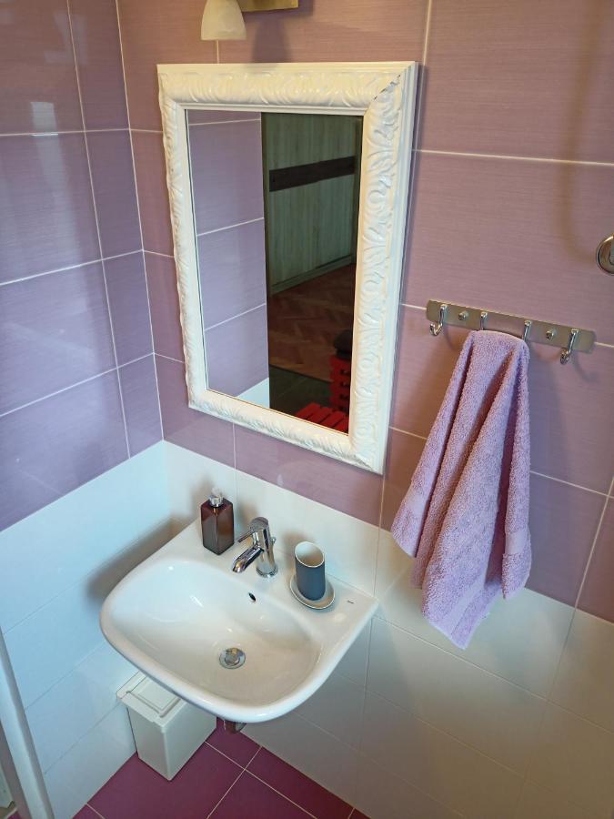 Cozy Apartment In The City Center Pula Exterior photo